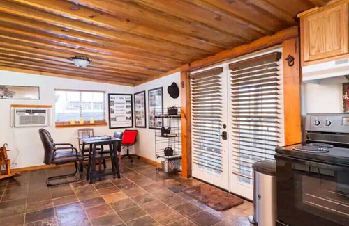 Voth House | Cozy ranch guest house on 300 acre Ranch, pets oknBig Thicket National Preserve