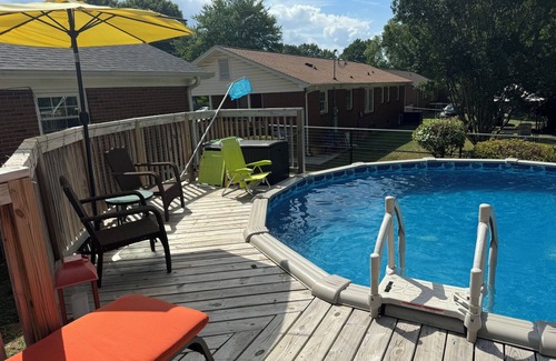 Oak Forest House | Cozy Ranch Style home with sun porch, above ground pool with fenced yard