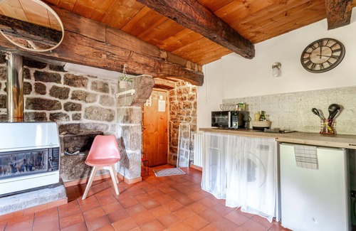 Labastide-sur-Besorgues House | Cozy Retreat with Optional Jacuzzi and Sauna in the Green Ardèche