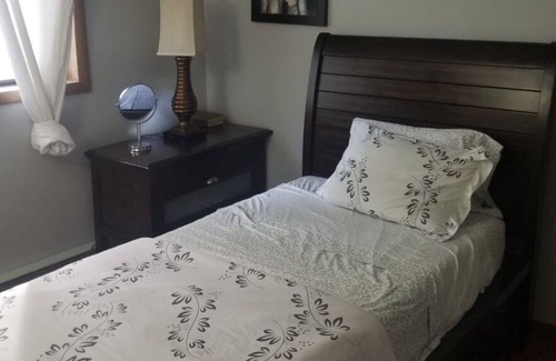 East Stroudsburg Cabin | Cozy relaxing cabin in energizing area of woods. — 5 minute walk from the river!