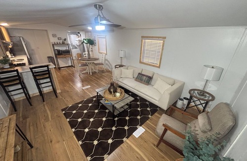 Del Valle House | Cozy Remodeled home, only 8 min. from Circuit Of The America & 20 min.To Airport