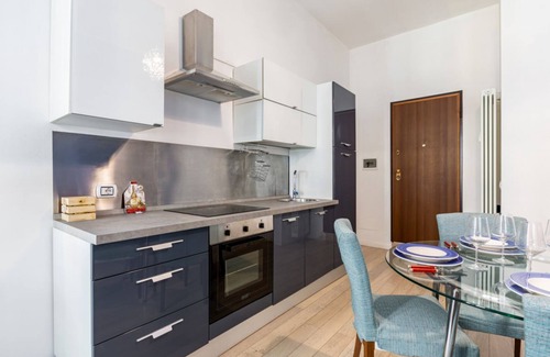 Central Station Apartment | Cozy renovated 52sqm apartment located on the first floor of a Milanese building with lift (with 4 steps to climb at the entrance). The property is located in a quiet and residential neighborhood, but at the same time a few steps from the Central Station