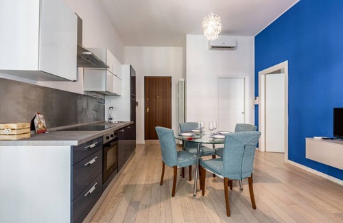 Central Station Apartment | Cozy renovated 52sqm apartment located on the first floor of a Milanese building with lift (with 4 steps to climb at the entrance). The property is located in a quiet and residential neighborhood, but at the same time a few steps from the Central Station