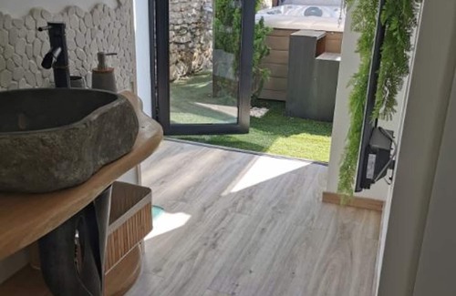 Cognat-Lyonne Cottage | Cozy renovated loft with garden and private pool