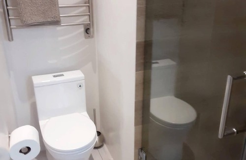 Sheepshead Bay Apartment | Cozy renovated room with its own bathroom Brooklyn