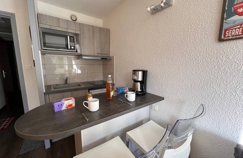 Saint-Chaffrey Apartment | Cozy Renovated Studio with Parking, Ski Shuttle Access, and Mountain Views