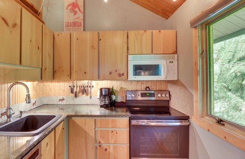 Whitefish Condo | Cozy Resort Condo ~ 2 Mi to Whitefish Mtn Resort!