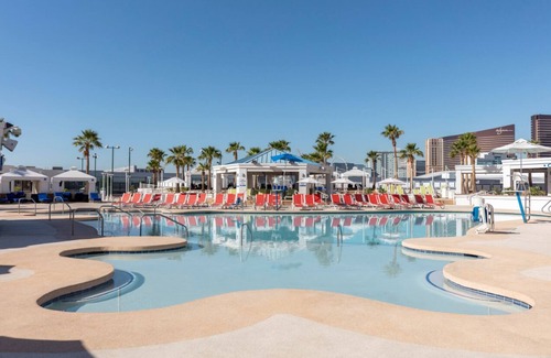 Winchester Resort | Cozy resort in awesome Las Vegas with WiFi, fitness room,AC, Pool Signature Room