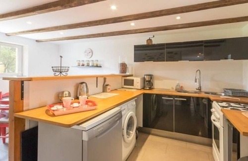 Saint-Nazaire Cottage | Cozy Retreat: Beach, Countryside & City - Family-Friendly with Garden & Bikes
