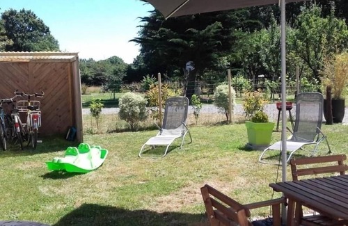 Saint-Nazaire Cottage | Cozy Retreat: Beach, Countryside & City - Family-Friendly with Garden & Bikes