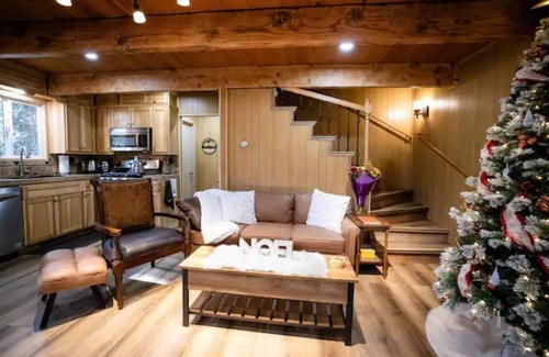 Long Barn Cabin | Cozy retreat near Dodge Ridge Ski Resort, and Pinecrest Lake with fast Wi-Fi