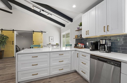 Buda House | Cozy Retreat Sleeps 7, 3BR/2BA, Private - NEW