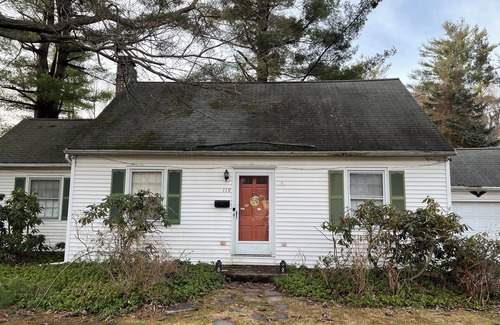 Slingerlands Ski Chalet | cozy retreat with modern amenties