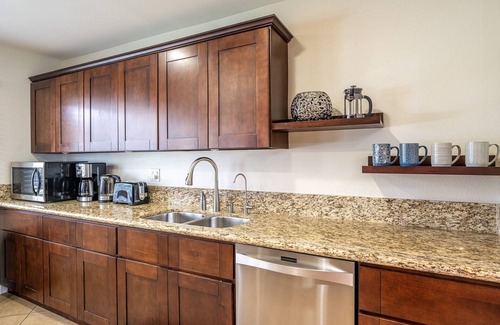 West Hills House | Cozy retreat with two master bedrooms & king beds