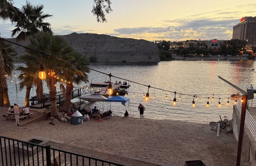 Bullhead City House | Cozy RiverFront Lookout