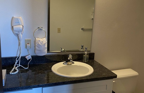 Davenport Apartment | Cozy room and great view of Lake Roosevelt!