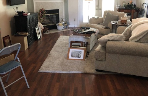 Sandalwood House | Cozy room in a quaint house 10 minutes to the beach