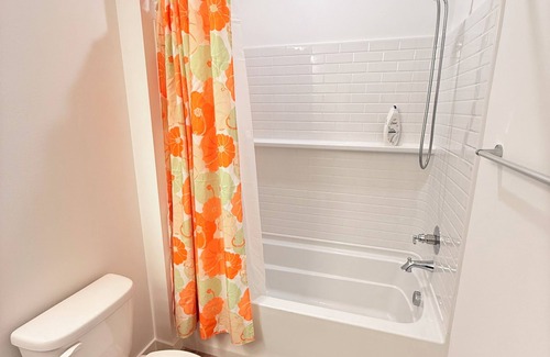 Bonney Lake House | Cozy room in charming Bonney Lake with AC + car