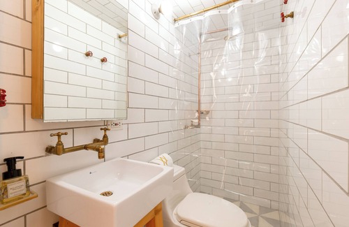 La Candelaria Apartment | Cozy Room-La Candelaria Vintage/Modern Mix-AVJ3B