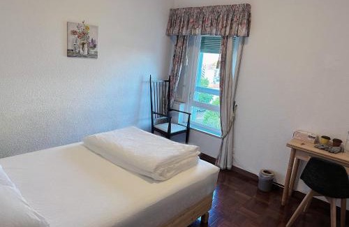 Olivais House | Cozy Room near Metro & Airport