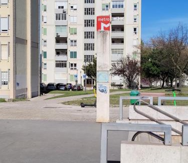 Olivais House | Cozy Room near Metro & Airport