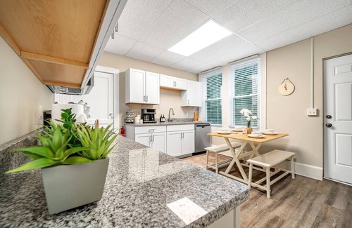 East Allegheny House | Cozy Row House Quiet Designer Heaven Central