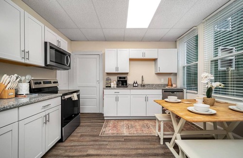 East Allegheny House | Cozy Row House Quiet Designer Heaven Central