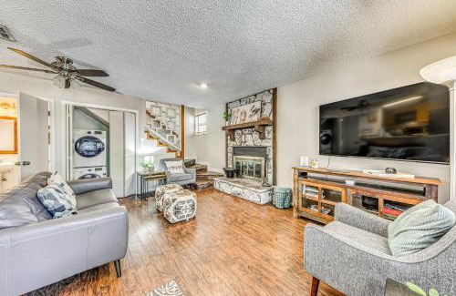 Ruidoso Apartment | Cozy Ruidoso Condo with Deck about 2 Mi to Cedar Creek!