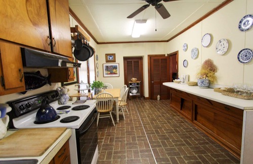 Sullivan's Island House | Cozy, rustic home on Sullivan's Island near beach; great screen porch!