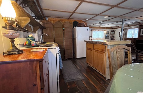 Big Bay Cabin | Cozy Rustic, Peaceful 1 bedroom cabin in Big Bay 1 mi from village year round