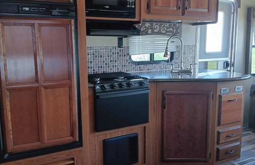 Black Canyon City House | Cozy RV in Amazing Black Canyon City with AC