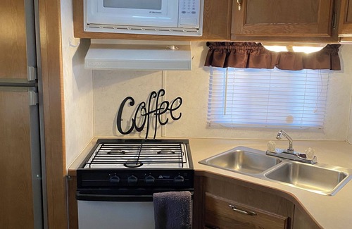 Peoria Heights House | Cozy RV in tranquil setting