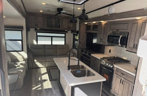 Clermont House | Cozy RV with AC and WiFi in fabulous Clermont