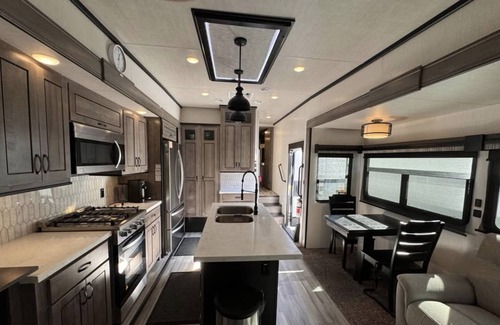 Clermont House | Cozy RV with AC and WiFi in fabulous Clermont