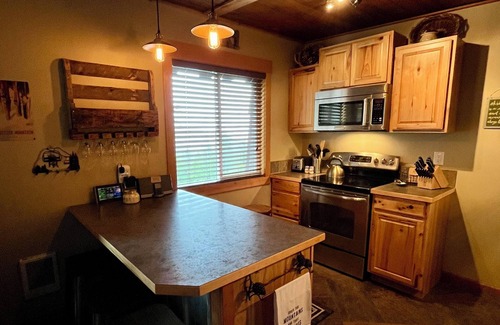 Sandpoint Condo | Cozy Schweitzer Condo with Panoramic Mountain Views - Sleeps 6