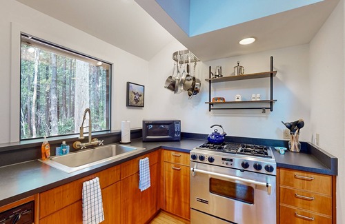 Sea Ranch House | Cozy Sea Ranch hideaway, dog friendly near hiking trails, shared amenities