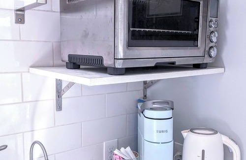 Marblehead Apartment | Cozy Seaside studio in charming Marblehead with AC, WiFi. Short walk to downtown