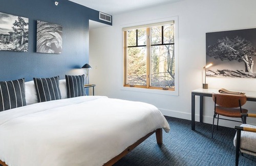Truckee Hotel | Cozy Single King, Gravity Haus Truckee-Tahoe, Close to Alpine Meadows