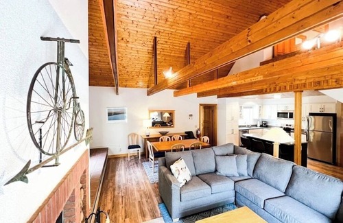 Waitsfield Cabin | Cozy Ski Condo in heart of Mad River Valley, Vermont - One Week ONLY!
