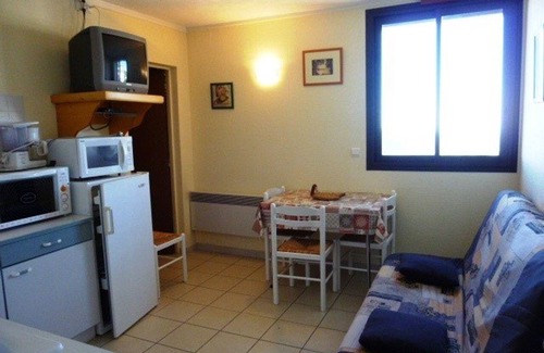 Arette Apartment | Cozy Ski-In/Out Apartment for 6 - Stunning Valley Views, Free Parking, Modern Amenities