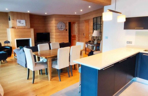 Isola Apartment | Cozy ski-in/ski-out apartment with terrace and parking