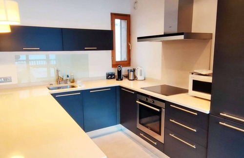 Isola Apartment | Cozy ski-in/ski-out apartment with terrace and parking