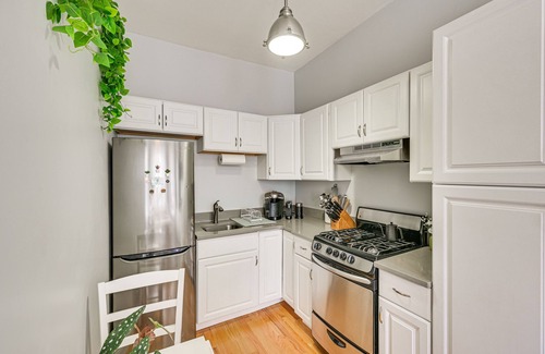 East Somerville Apartment | Cozy Somerville Studio: 2 Mi to Boston, Walk to T!