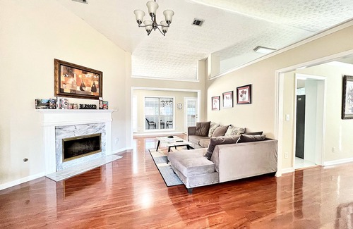 Duluth House | Cozy & Spacious 4 BR/3 Bath Sweet Home in Duluth