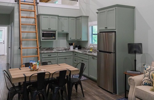 Livingston Cabin | Cozy, Spacious, and Right on the Banks of Rocky Creek, Two Creeks Crossing Resort