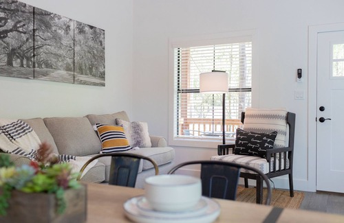 Livingston Cabin | Cozy, Spacious, and Right on the Banks of Rocky Creek, Two Creeks Crossing Resort