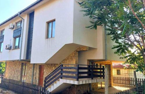 Budjaka Apartment | Cozy, spacious apartment near Paradise Bay