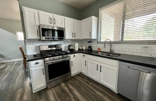 Presidio De La Madera House | Cozy, spacious & beautiful renovated home! Lake, parks, casino nearby.