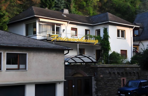 Mainz-Bingen Apartment | Cozy Spacious Holiday Apartment with Large Balcony, Rhine View, and Piano