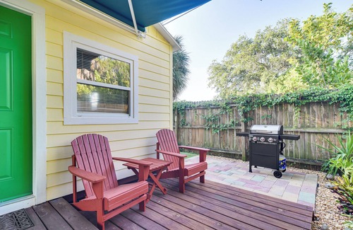 South Pinellas Community Council Cottage | Cozy St Pete Home ~ 2 Mi to Madeira Beach!